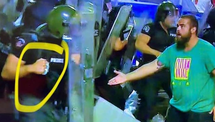 Заради тази снимка и въпросите към МВР, журналистът Мартин Георгиев е  привикан в полицията. Цензурата е повсеместна.