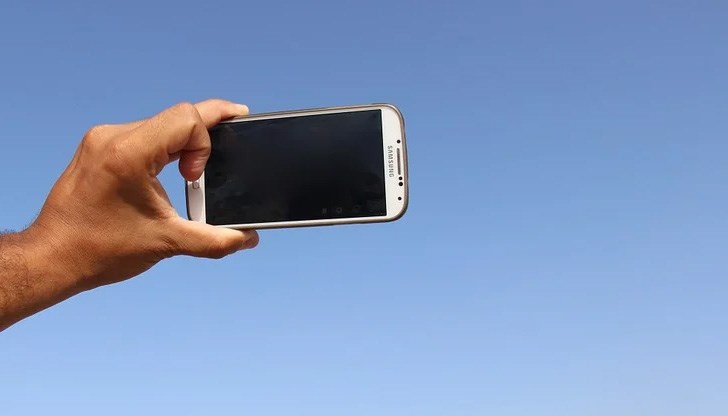 Момчето паднало от моста и било ударено от ток Момчето паднало от моста и било ударено от ток