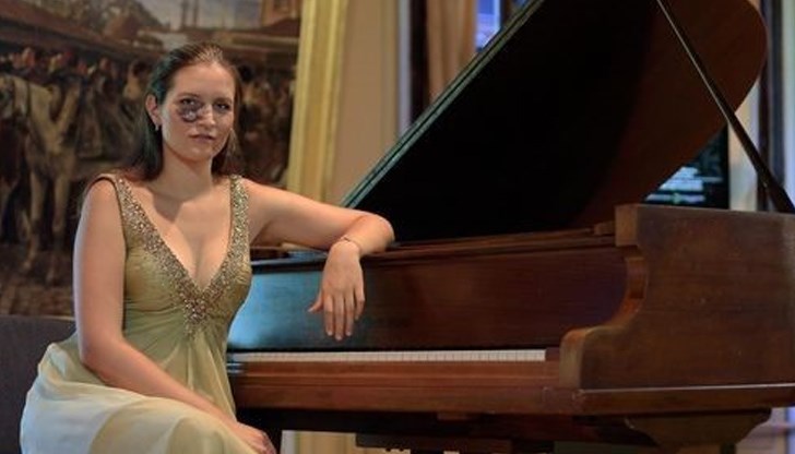Талантливата пианистка ще изнесе клавирен рецитал в Доходното здание