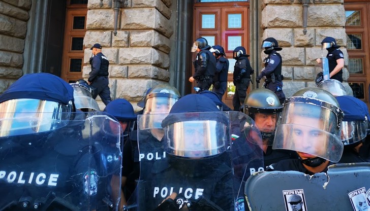 Премиерът по никакъв начин не може да потуши протестите Премиерът по никакъв начин не може да потуши протестите