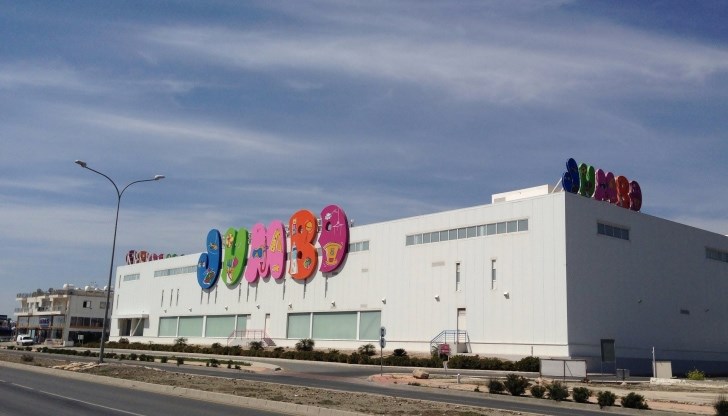 В България веригата оперира от 2005 година, като в момента има девет магазина - четири в София и по един в Пловдив, Варна, Бургас, Русе и Стара Загора