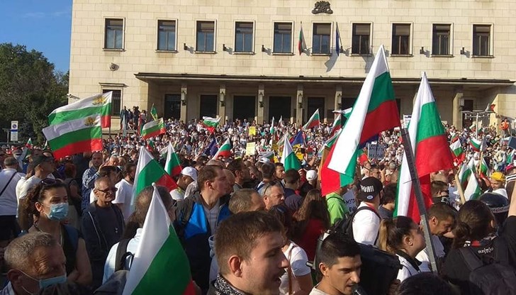 Понеже дългото пребиваване във властта несъмнено развращава, затова демокрациите са измислили честата смяна на управляващите