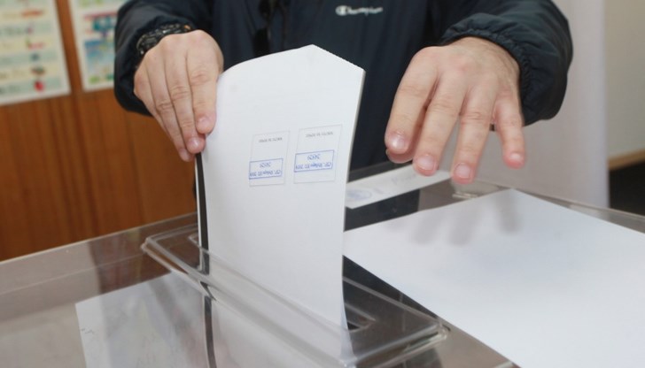 Явно "машината за избори" ГЕРБ продължава да работи успешно в България въпреки протестите и скандалите