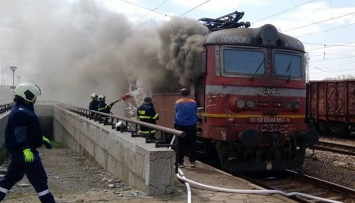 Всички пътници са евакуирани в последния вагон на влака Всички пътници са евакуирани в последния вагон на влака