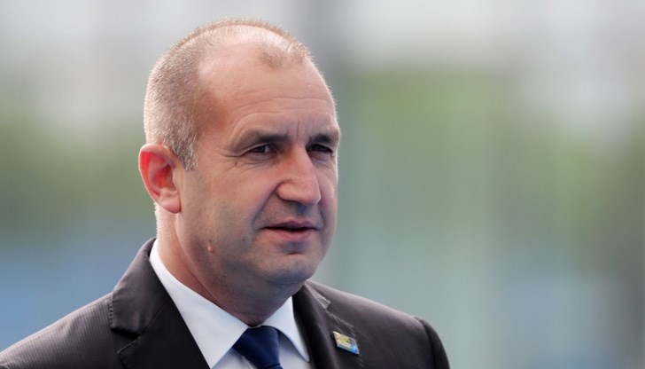 Не липсата на конституция и ВНС изкараха хората на улицата, а липсата на морал