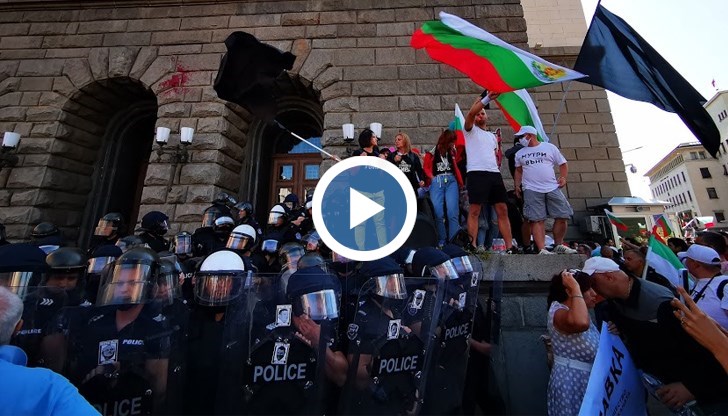 Агресията, която беше проявена срещу полицаите е необяснима, каза Вергил Христов