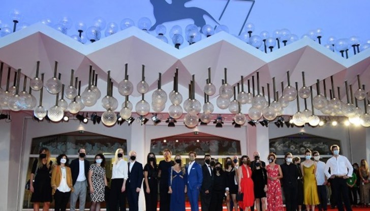 Голямата награда на журито с председател Кейт Бланшет получи трилърът "Нов ред" Голямата награда на журито с председател Кейт Бланшет получи трилърът "Нов ред"