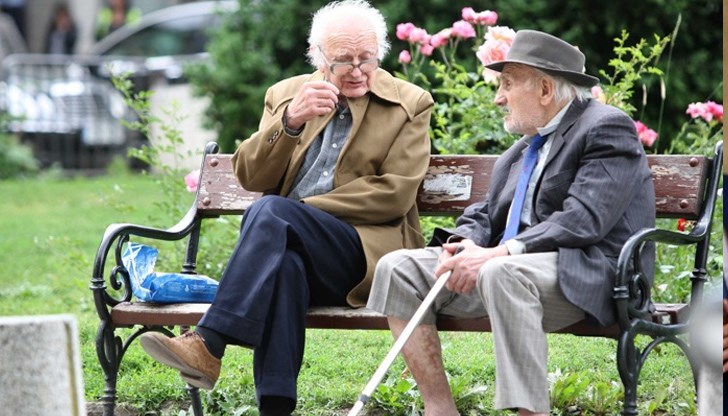 Повече от 2 милиона български пенсионери, независимо от размера на техните пенсии ще получат еднократна допълнителна сума от 50 лева Повече от 2 милиона български пенсионери, независимо от размера на техните пенсии ще получат еднократна допълнителна сума от 50 лева