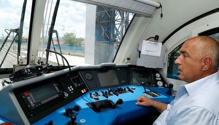 Фирмите, избрани за изпълнители за многомилионни жп поръчки, са били собственост на бодигардове на президенти и премиери, а актуалните собственици са частни охранители Фирмите, избрани за изпълнители за многомилионни жп поръчки, са били собственост на бодигардове на президенти и премиери, а актуалните собственици са частни охранители