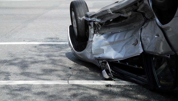 Лек автомобил със старозагорска регистрация се е преобърнал