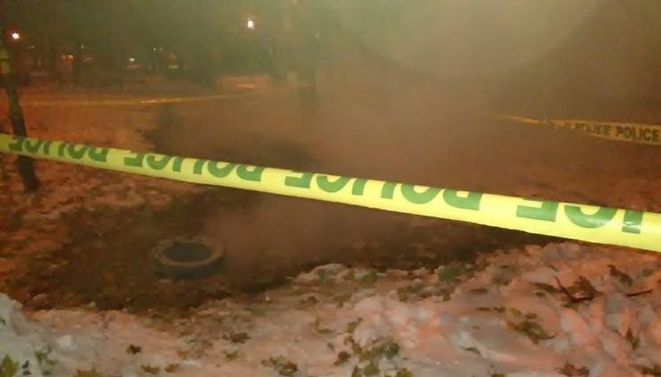 Пострадалата била пренебрегнала явния знак за авария под асфалта, проявила невнимание и липса на правилна преценка откъде да премине