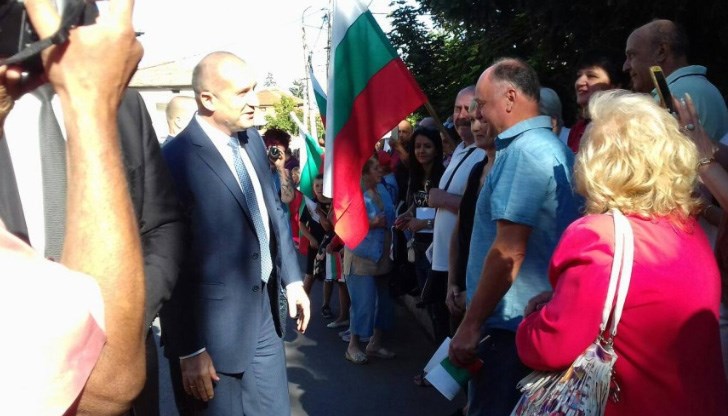 Зад тяхната дързост застана като стена целият български народ Зад тяхната дързост застана като стена целият български народ