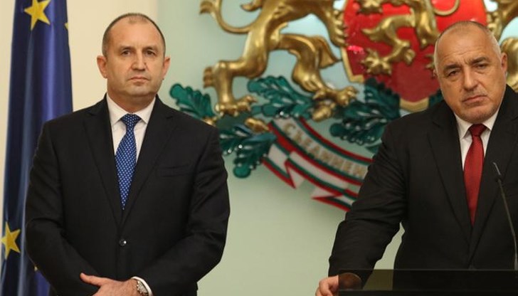 В тази политическа ситуация президентът не само не прекрачва правомощията си, а е задължен да брани политическата система и дори да иска оставката на правителството В тази политическа ситуация президентът не само не прекрачва правомощията си, а е задължен да брани политическата система и дори да иска оставката на правителството