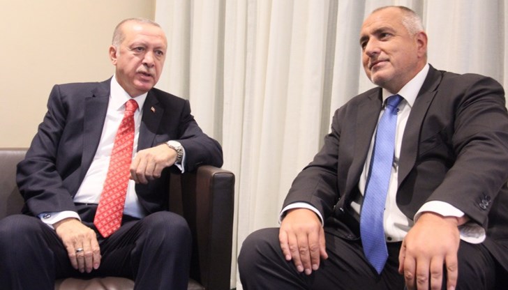 В разговора са били обсъдени стъпки, целящи активизиране на двустранните отношения. Обсъдени са били и регионалните проблеми В разговора са били обсъдени стъпки, целящи активизиране на двустранните отношения. Обсъдени са били и регионалните проблеми