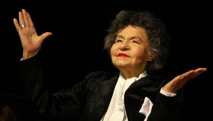 Всеки, който иска може да я уважи на панахидата в храм “Въздвижение на Светия кръст Господен” в Лозенец, срещу хотел “Маринела” от 12.30 часа Всеки, който иска може да я уважи на панахидата в храм “Въздвижение на Светия кръст Господен” в Лозенец, срещу хотел “Маринела” от 12.30 часа