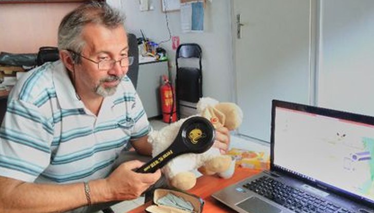 Проблемът според Черняев не е в това, че някой животновъд на село има 100 животни, а е излъгал за още 10, а във фермите с по 2000 овце, които всъщност не съществуват Проблемът според Черняев не е в това, че някой животновъд на село има 100 животни, а е излъгал за още 10, а във фермите с по 2000 овце, които всъщност не съществуват