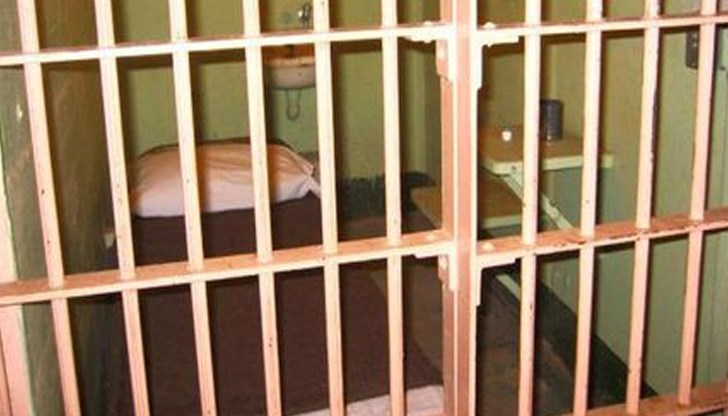 Ремонтът на русенския арест за повече от 40 600 лева, с който Министерството на правосъдието се похвали преди 5 години, изглежда далеч не е достатъчен, за да покрие изискванията за „човешки и достойни условия“