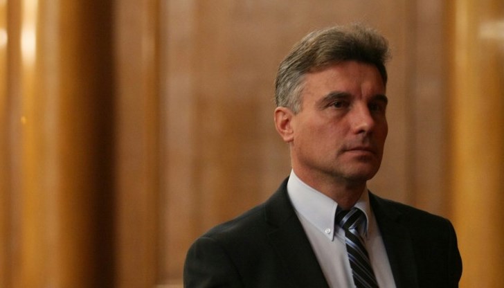 Проф.Христов: „Политическите хватки, които прилагаше на ошашавеното българско население, очевидно вече не минават. Усеща, че времето му минава“. Проф.Христов: „Политическите хватки, които прилагаше на ошашавеното българско население, очевидно вече не минават. Усеща, че времето му минава“.