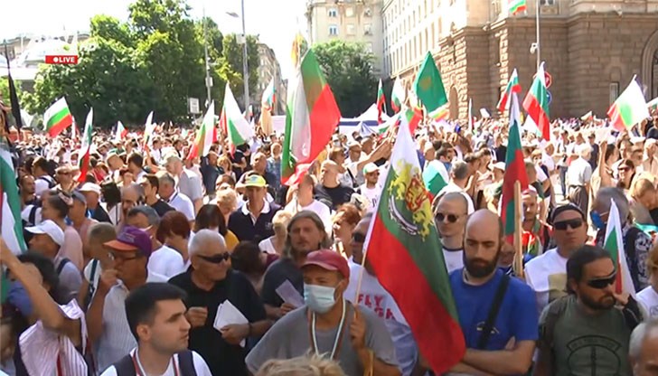 Отровното трио зове българите да се обединят срещу окървавяването на народните протести от Борисовите пипала и тоталната мутризация на държавата