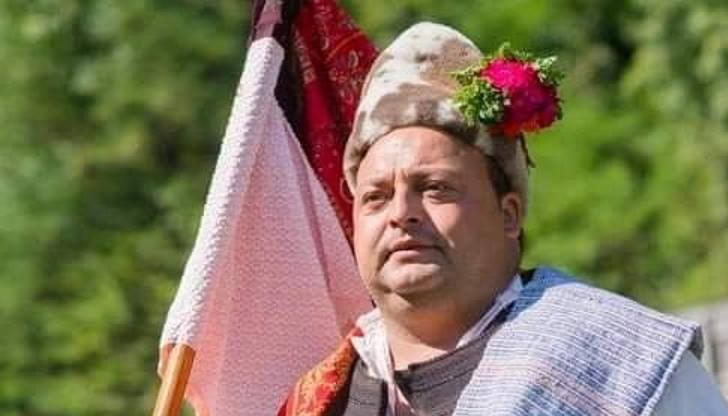 Иван Шишков разказва,че е плувал наблизо, когато случайно видял давещото се момче, подал му ръка и го извадил