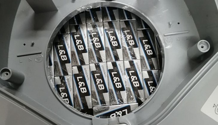 Подобни опити за нелегално изпращане на тютюневи изделия са продиктувани от разликата в продажните цени между България и Великобритания Подобни опити за нелегално изпращане на тютюневи изделия са продиктувани от разликата в продажните цени между България и Великобритания