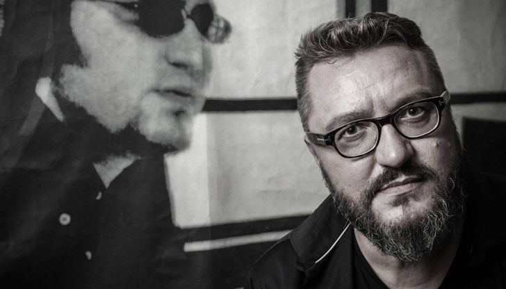 Не искат да слязат при хората, но всеки път звънят по небесната линия да опровергават частици от опозиционното говорене