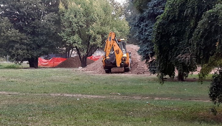 Според гражданина строителните дейности в парка са сравними с "вандалски изстъпления"