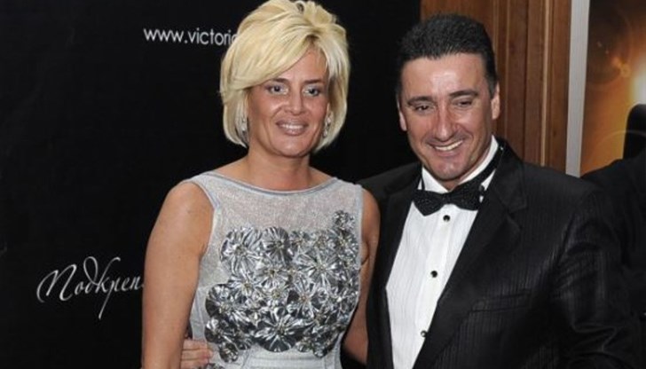 Маркова е обвинена от прокуратурата за това, че е осигурила банкова касета, транспорт и охрана на парични средства на Арабаджиеви