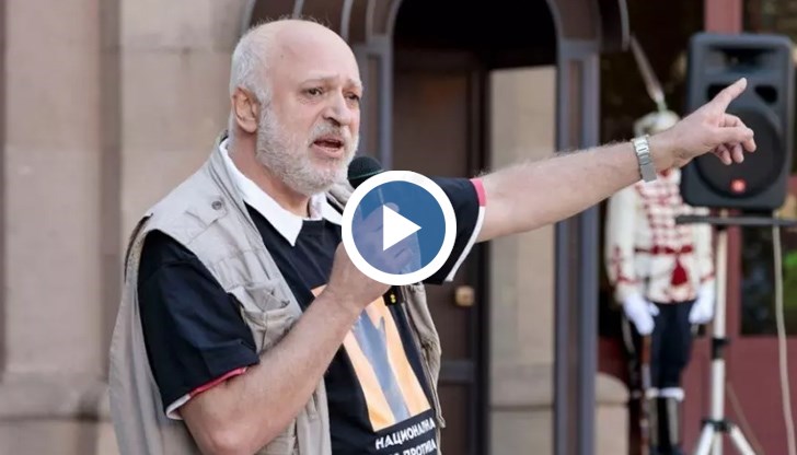 "Никой от „Отровното трио“ не познава Черепа, за разлика от Влади Горанов, с когото си разменят есемеси“, каза Минеков.