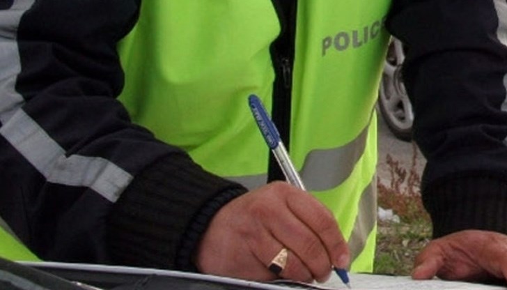 45-годишният мъж нямал книжка, а мотопедът му бил без табели 45-годишният мъж нямал книжка, а мотопедът му бил без табели