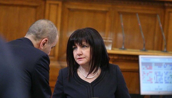 Караянчева поясни, че именно пандемията от COVID-19 е било едно от обстоятелствата ,които ги накарало да отворят отново Изборния кодекс и да го "пипнат" Караянчева поясни, че именно пандемията от COVID-19 е било едно от обстоятелствата ,които ги накарало да отворят отново Изборния кодекс и да го "пипнат"