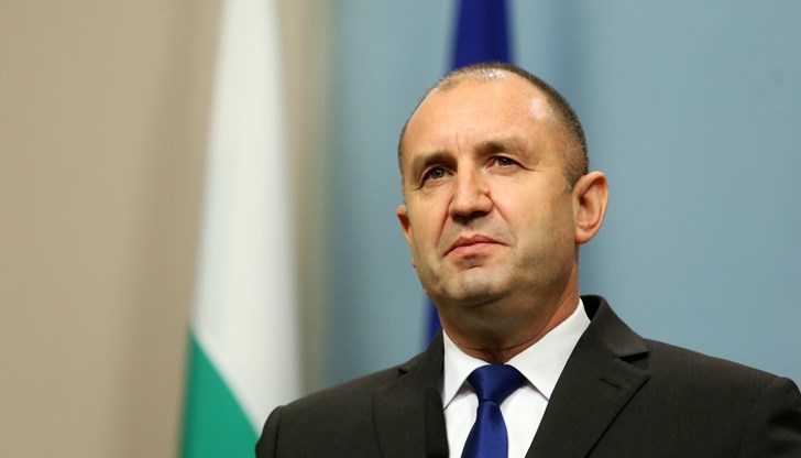 Президентът: "Нека днес всички ние, граждани и политици, си дадем сметка за собствената ни историческа роля и с чувство на дълг пред род и Отечество отново да поемем съдбата си в свои ръце"