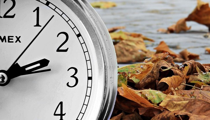 В 4:00 часа сутринта на 25 октомври (събота срещу неделя) сменете всички часовници у дома с един час назад