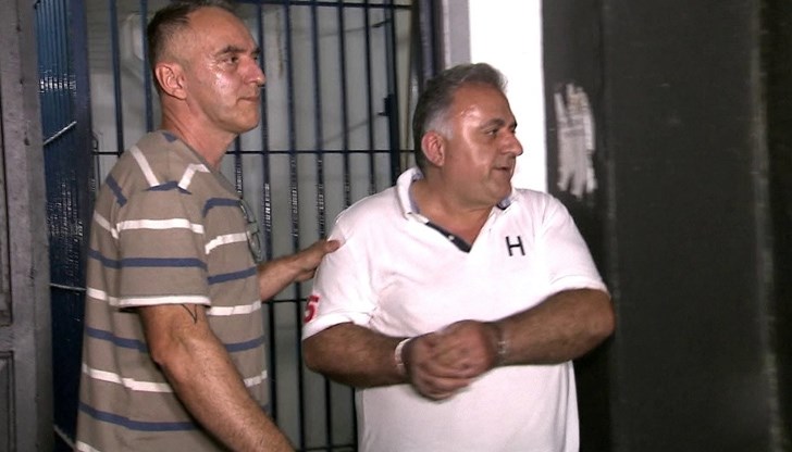 Ливанецът с бразилски паспорт и още 16 души са обвинени за дрогата, която български и румънски полицаи събираха по плажовете Ливанецът с бразилски паспорт и още 16 души са обвинени за дрогата, която български и румънски полицаи събираха по плажовете