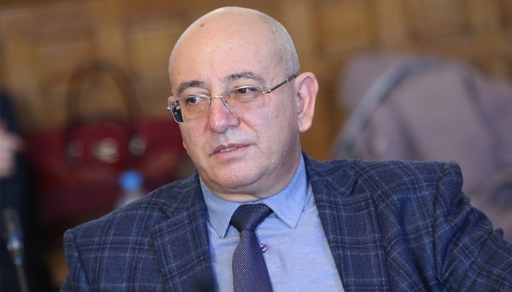 Уважаеми митингуващи, стачкуващи и недоволни от всякакви проблеми. Никой не оспорва вашето право да имате различно мнение и да го публикувате и коментирате. Но моля да не лъжете от мое име обществеността относно водна криза и цена на водата!