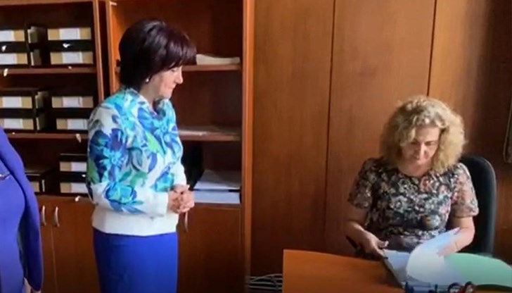 Това стана, след като бяха събрани 127 подписа на народни представители