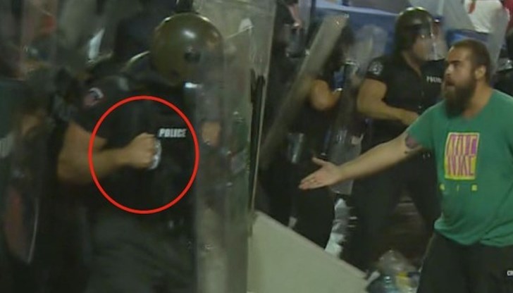 С бокс срещу протестиращите С бокс срещу протестиращите