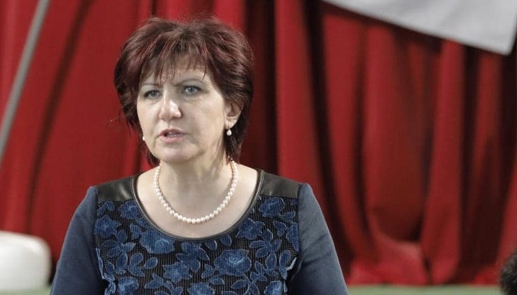 Караянчева написа, че ГЕРБ бие с убедително мнозинство кандидатите на ГЕРБ и БСП