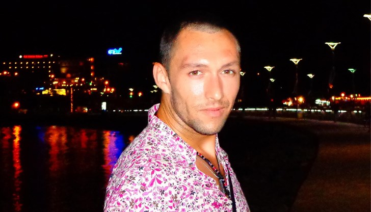 Моля, не натрапвайте и не тиражирайте във Фейсбук брътвежите на службогонци и хора в трудови или служебни правоотношения с властта, било то общинска или държавна!  Чуйте хората по площадите, чуйте пострадалите!