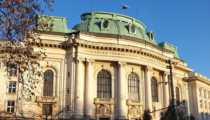 Студентите и преподавателите ще са длъжни да са с маска/шлем на лекциите, ще сядат през място и ще влизат и излизат "под строй" Студентите и преподавателите ще са длъжни да са с маска/шлем на лекциите, ще сядат през място и ще влизат и излизат "под строй"