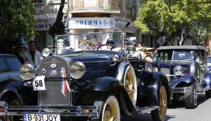 Програмата предвижда участниците да се съберат в 9:00 часа на кръговото кръстовище при Паметника на съветския войн "Альоша", от където ще бъдат насочени към мястото за паркиране