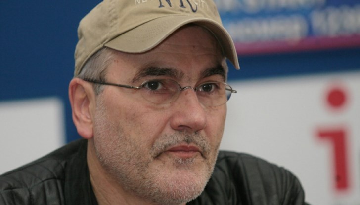 Бакалов: „Борисов вижда, че има голяма криза и въпреки доста голям финансов ресурс, който се задава – и кредити, и помощи от Европейския съюз, той обяви как трябва да се обединим в кризата"