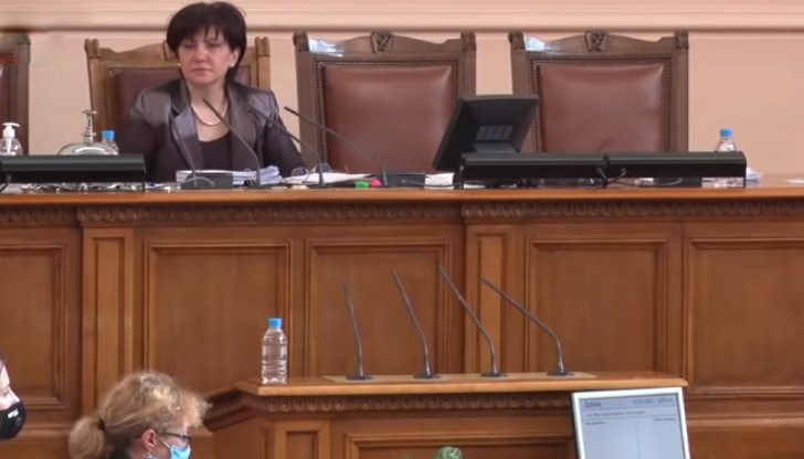 На въпроси на депутати ще отговарят вицепремиерът Екатерина Захариева и още четирима министри