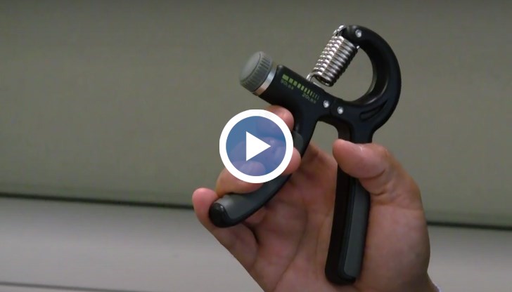 Британски блогър публикува видеоклип в Youtube, показващ как точно се изпълнява упражнението въз основа на публикуваното изследване