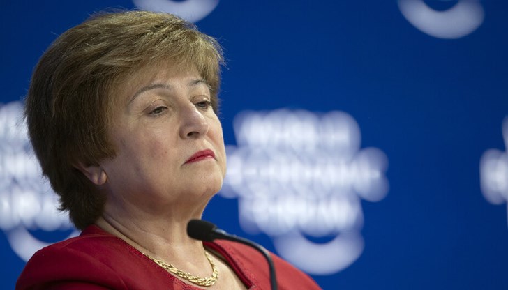 МВФ изчислява, че общите разходи за кризата ще достигнат 12 трилиона долара МВФ изчислява, че общите разходи за кризата ще достигнат 12 трилиона долара