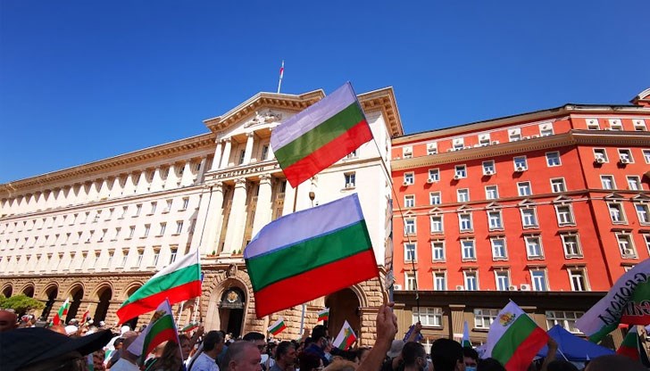 Участниците в протеста споделиха, че корупцията в България е нетърпима и че властта се опитва да заглуши протестите