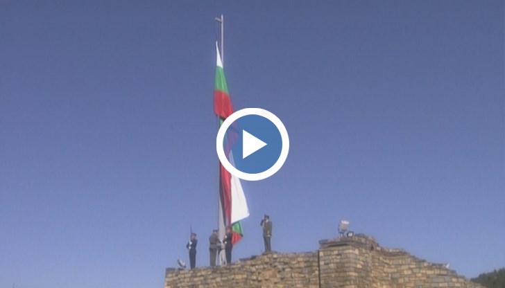 С военен ритуал беше издигнат българският флаг на "Царевец"