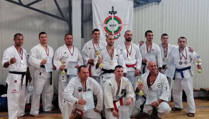 Отборът на ОДМВР – Русе отново завоюва първото място в комплексното класиране, като грабна серия шампионски места в отборните и в индивидуалните дисциплини ​