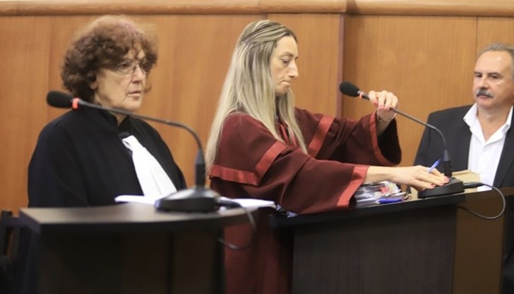 По делото, обвинени в тероризъм са двама чужденци, които се издирват в ШИС по канала на Интерпол с червена бюлетина По делото, обвинени в тероризъм са двама чужденци, които се издирват в ШИС по канала на Интерпол с червена бюлетина