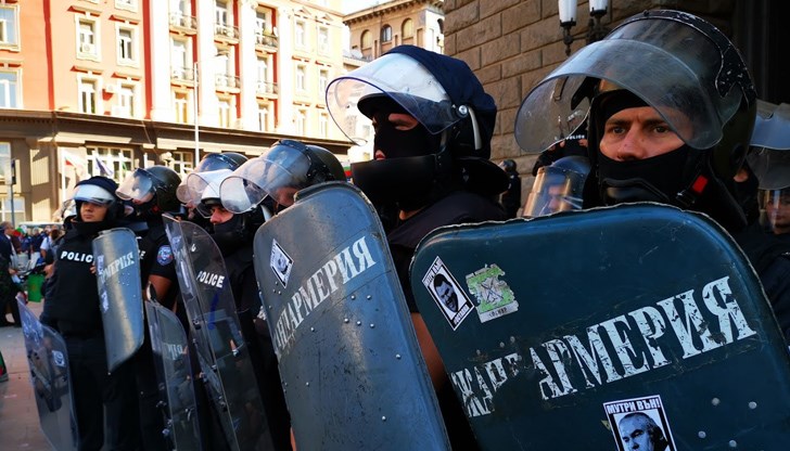 Отпада допълнителният платен годишен отпуск при положен извънреден труд от служители Отпада допълнителният платен годишен отпуск при положен извънреден труд от служители